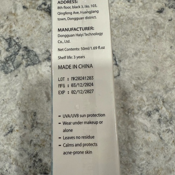 Madagascar Centella Hyalu-cica Water-Fit Sun-serum SPF50+ (Twin Pack) - Picture 3 of 4